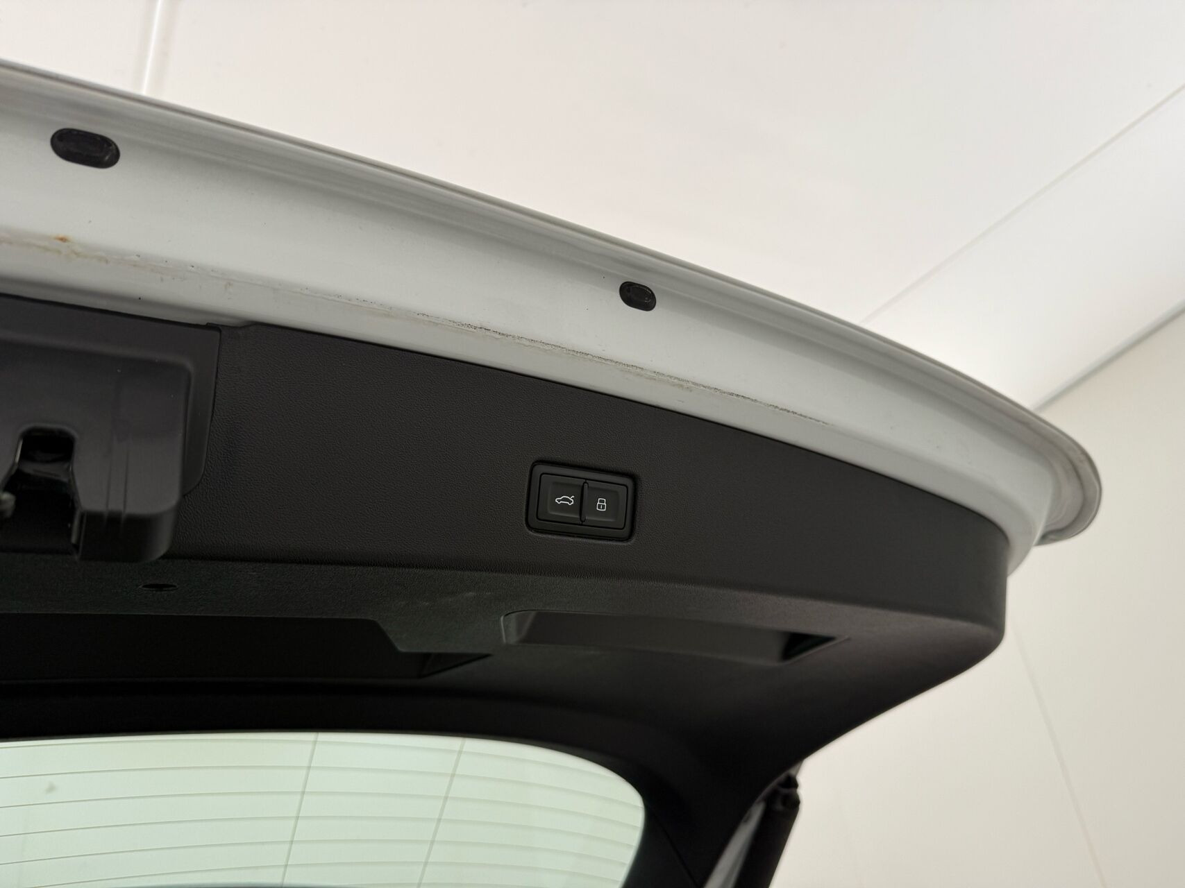 Hvid Audi Q4 fra 2024