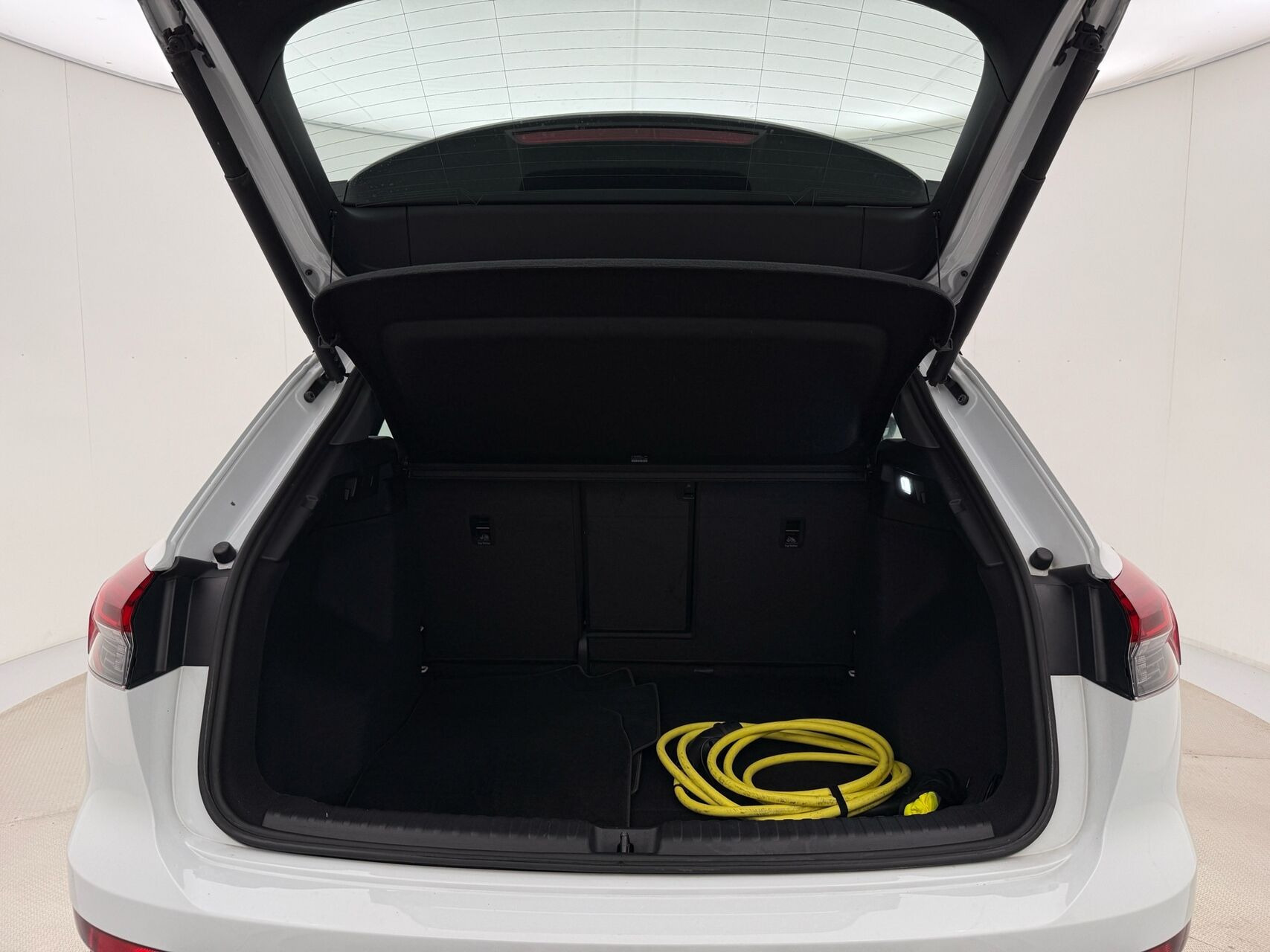 Hvid Audi Q4 fra 2024