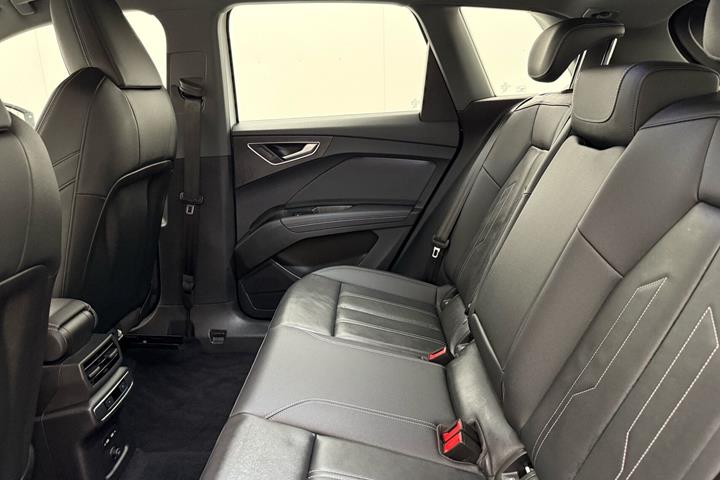Hvid Audi Q4 fra 2024