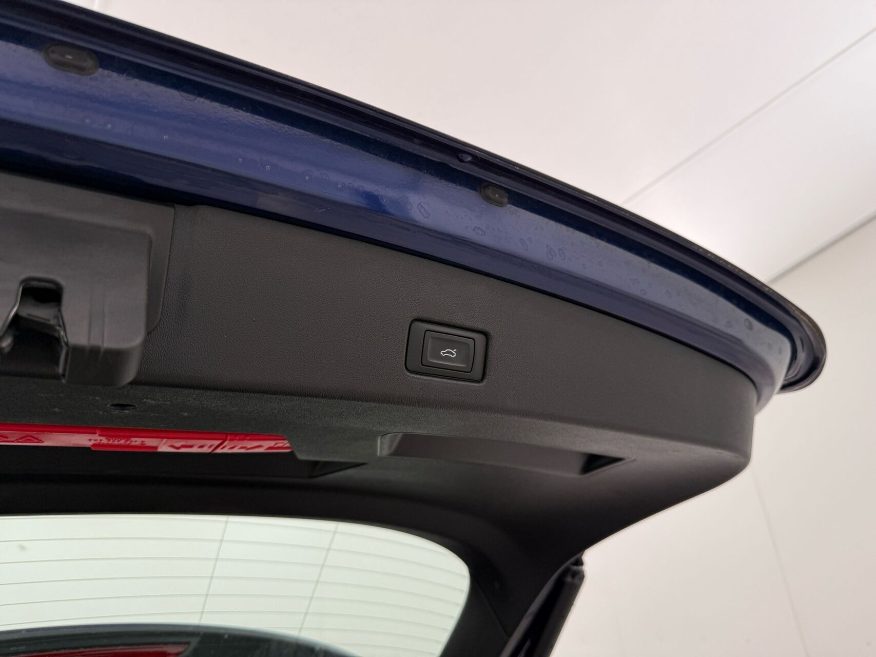 Blå Audi Q4 fra 2022