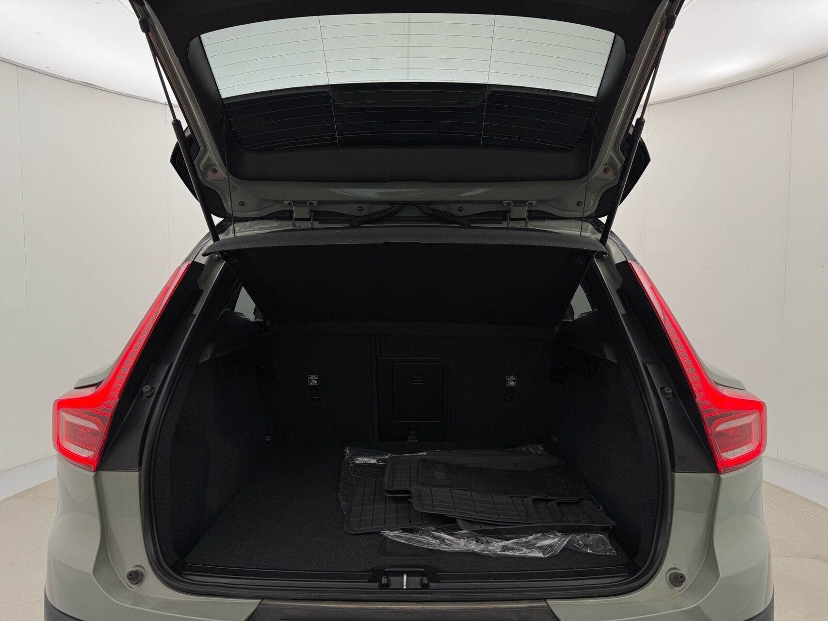 Grøn Volvo XC40 fra 2023