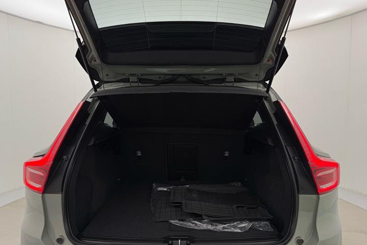 Grøn Volvo XC40 fra 2023