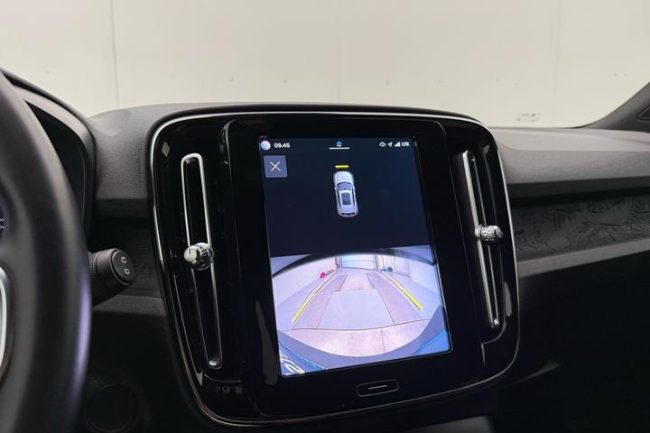 Grøn Volvo XC40 fra 2023