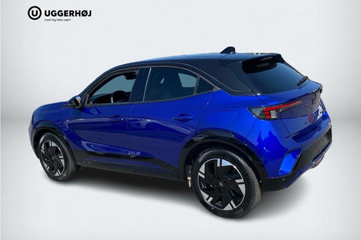 Blå Opel Mokka-e fra 2025
