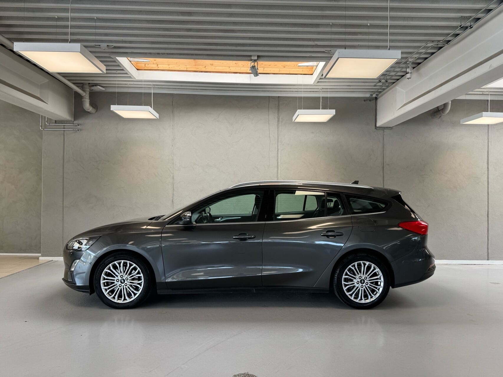 Grå Ford Focus fra 2019