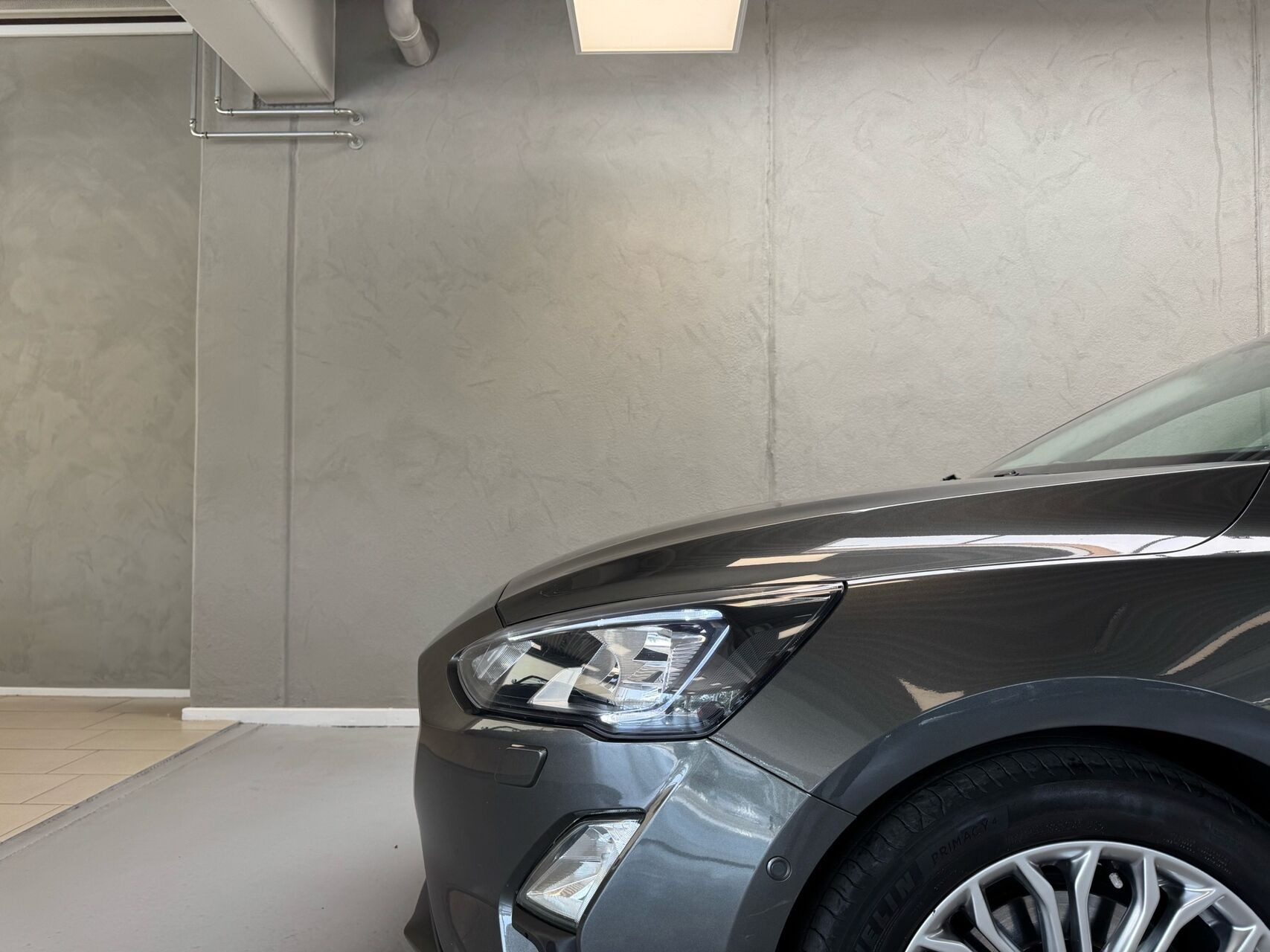 Grå Ford Focus fra 2019