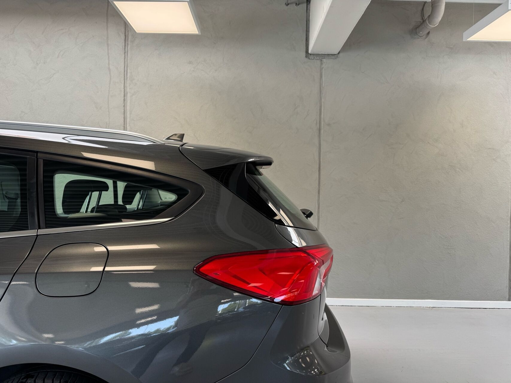 Grå Ford Focus fra 2019
