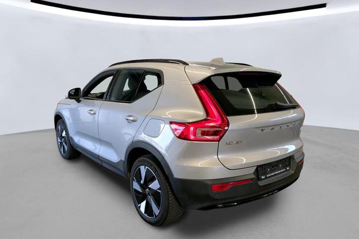 Sølv Volvo XC40 fra 2024