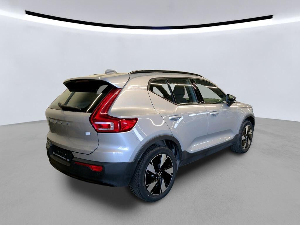 Sølv Volvo XC40 fra 2024