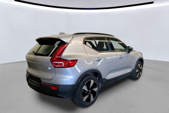 Sølv Volvo XC40 fra 2024