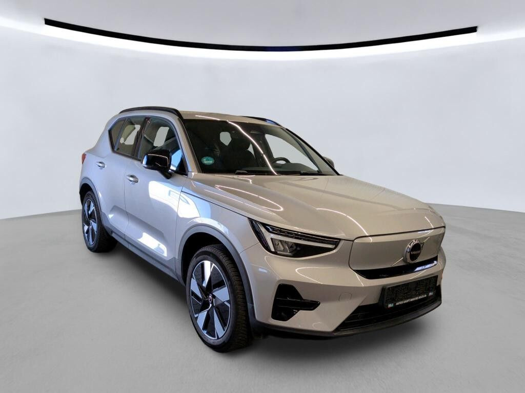 Sølv Volvo XC40 fra 2024