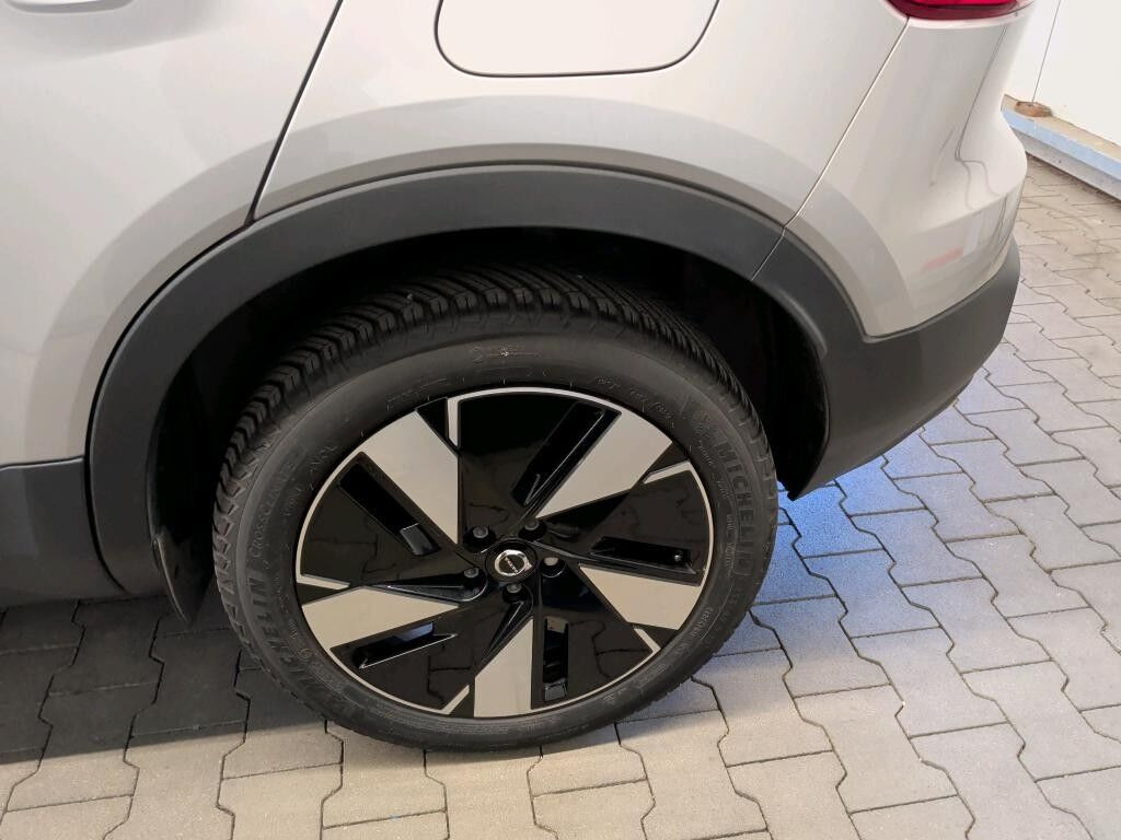 Sølv Volvo XC40 fra 2024