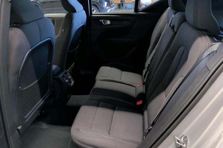 Sølv Volvo XC40 fra 2024