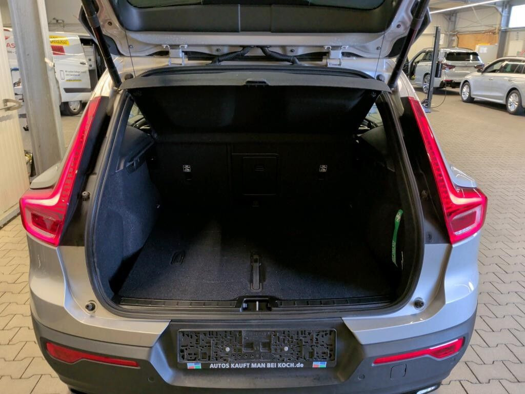 Sølv Volvo XC40 fra 2024