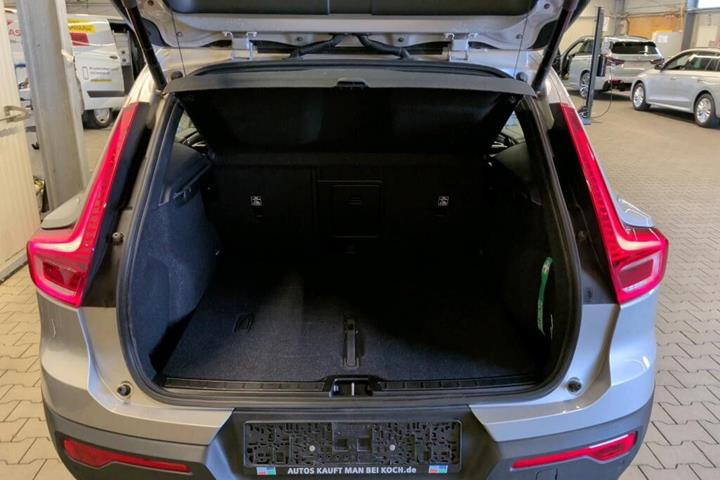 Sølv Volvo XC40 fra 2024
