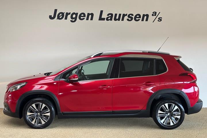 Rød Peugeot 2008 fra 2017