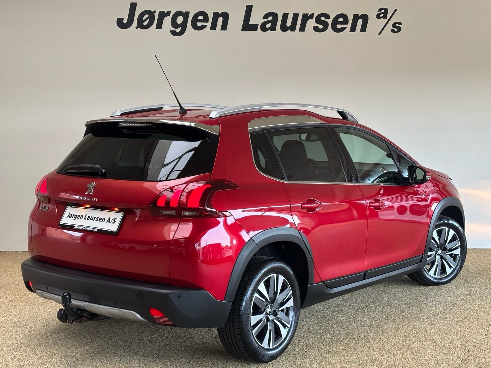 Rød Peugeot 2008 fra 2017