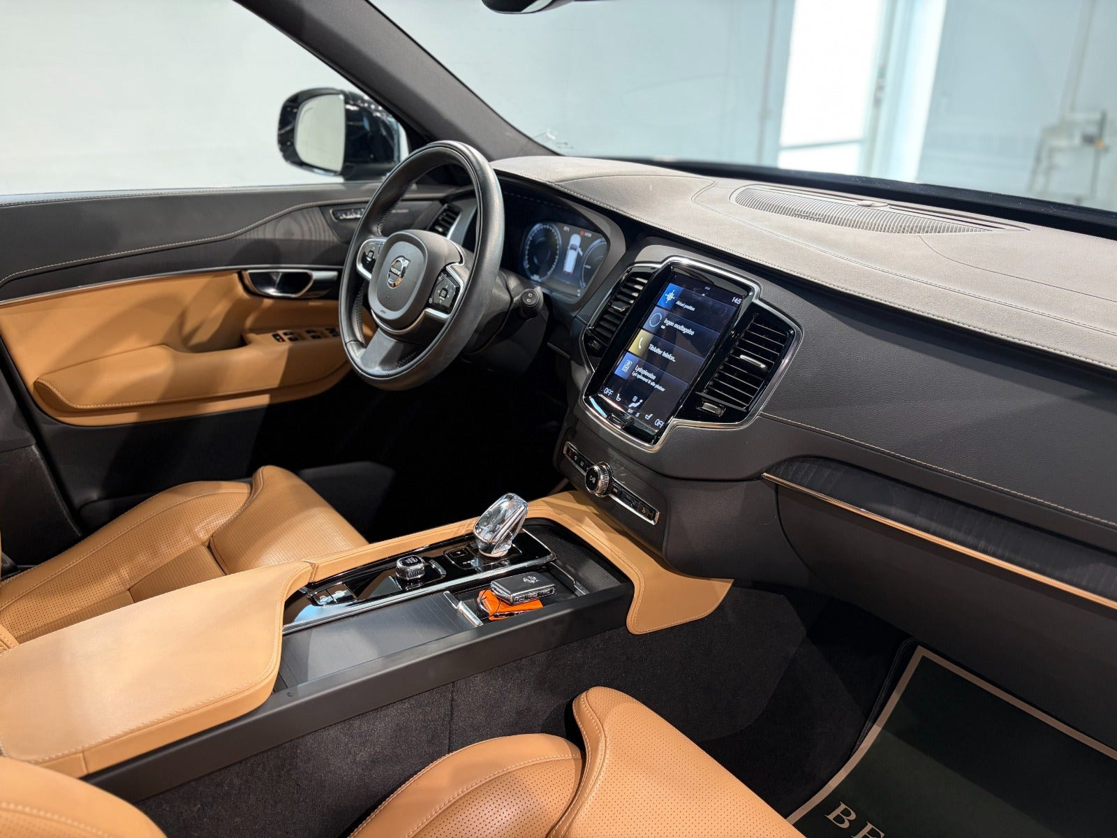 Sort Volvo XC90 fra 2022