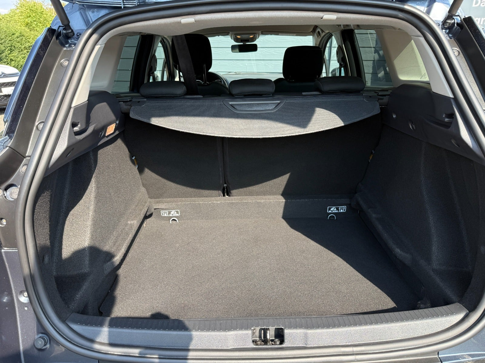 Grå Renault Clio IV fra 2019