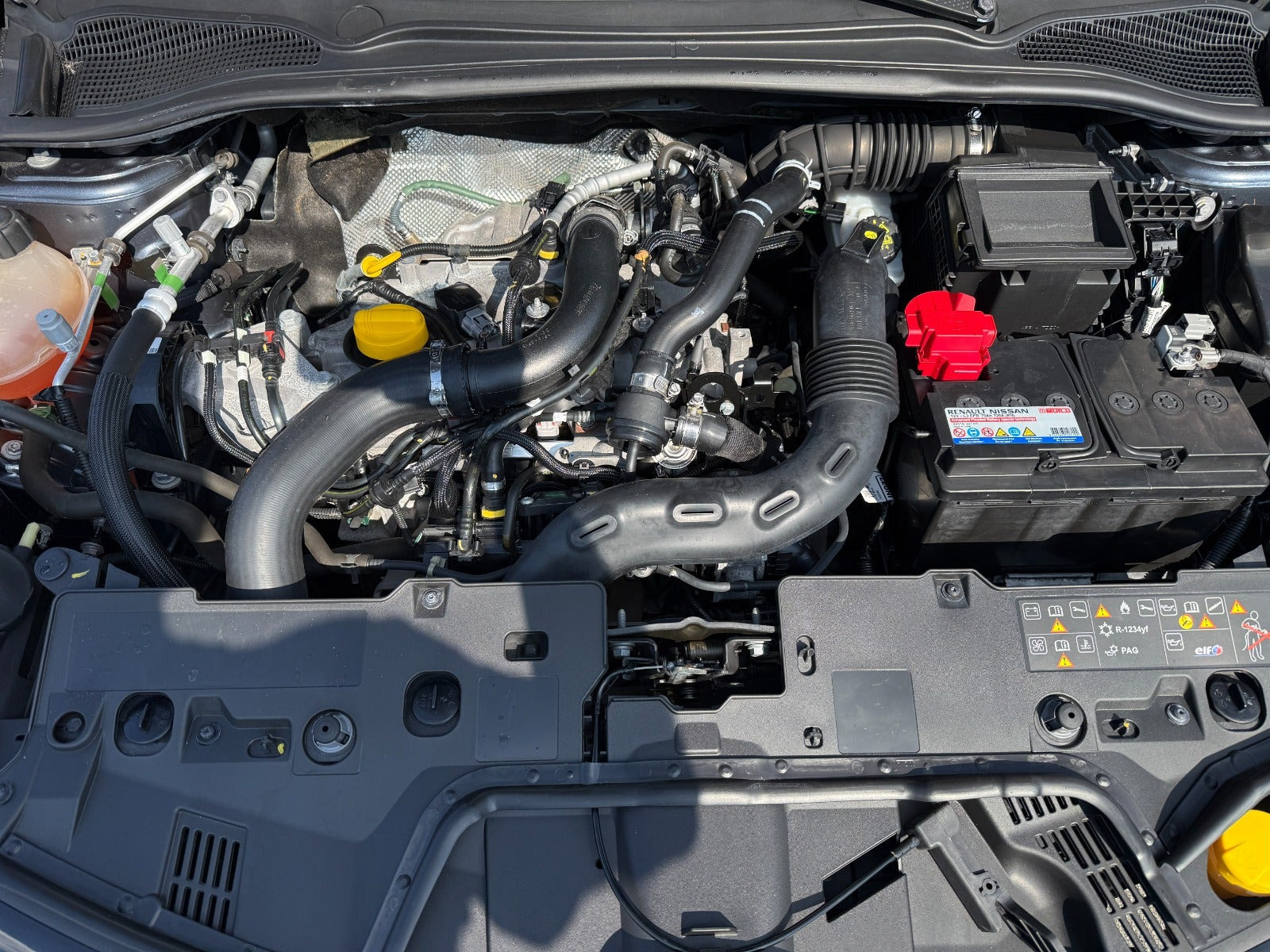 Grå Renault Clio IV fra 2019