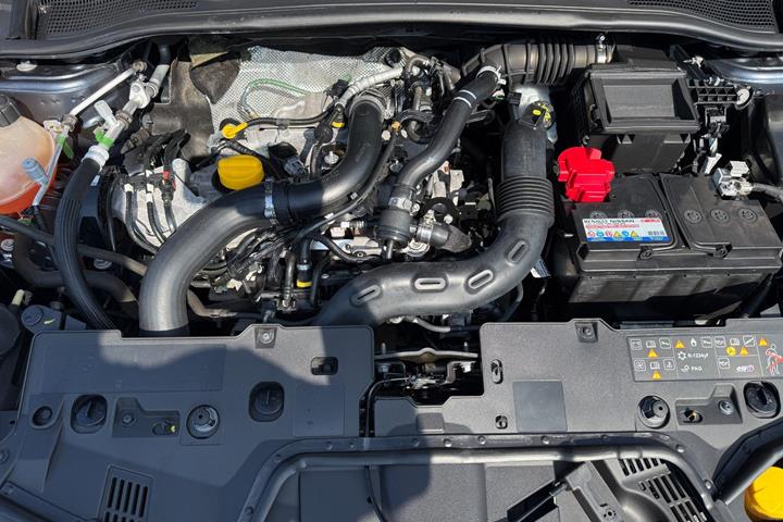 Grå Renault Clio IV fra 2019