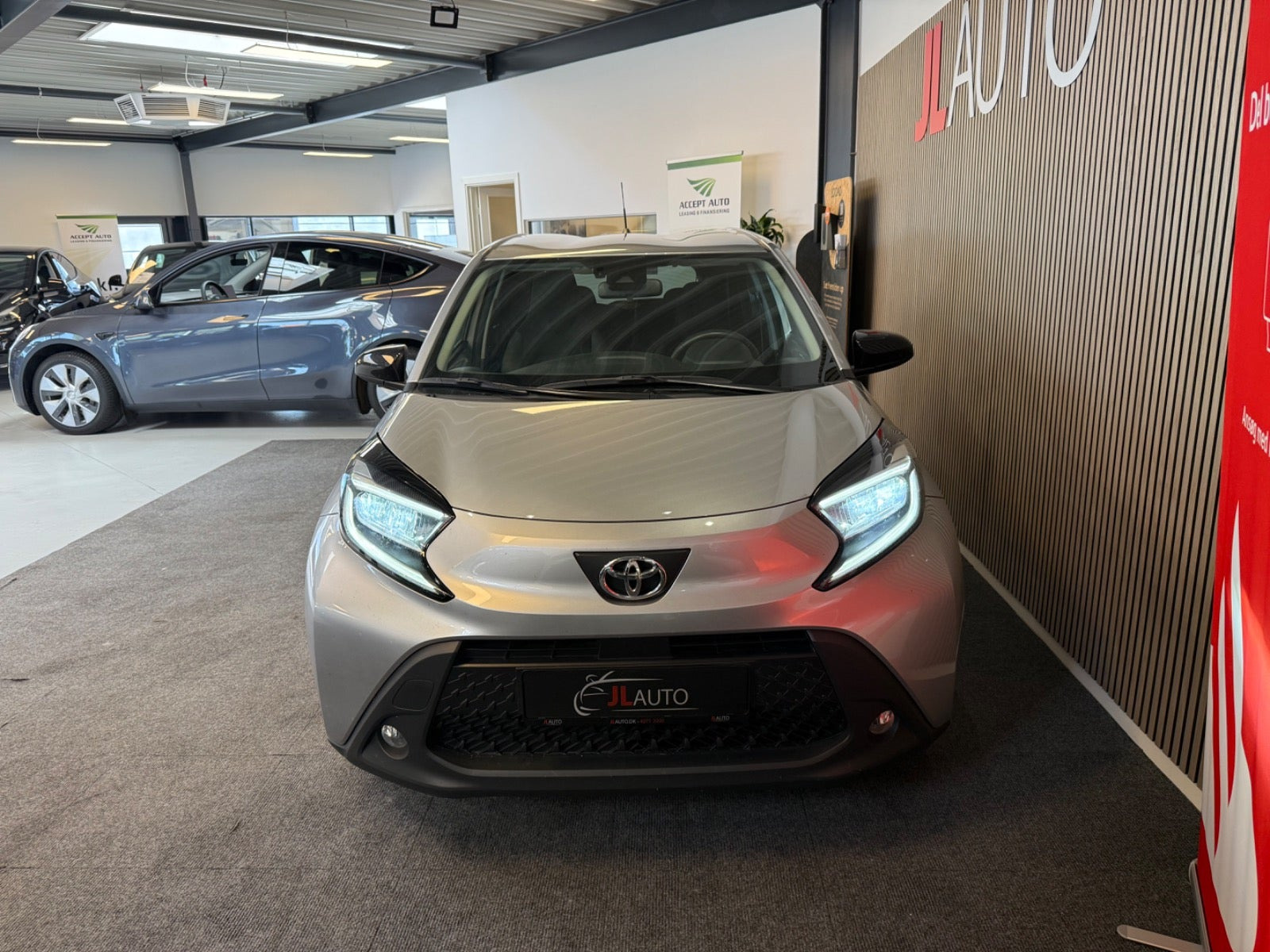 Sølv Toyota Aygo X fra 2023