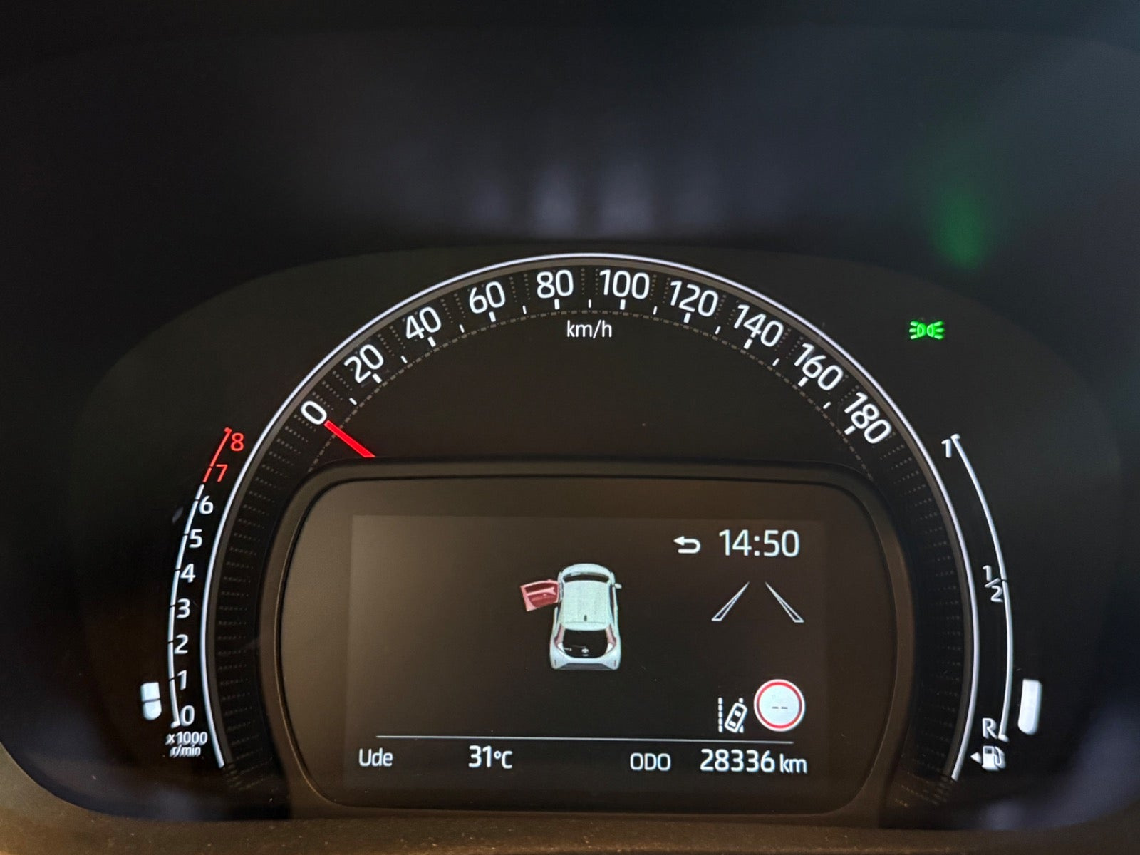 Sølv Toyota Aygo X fra 2023
