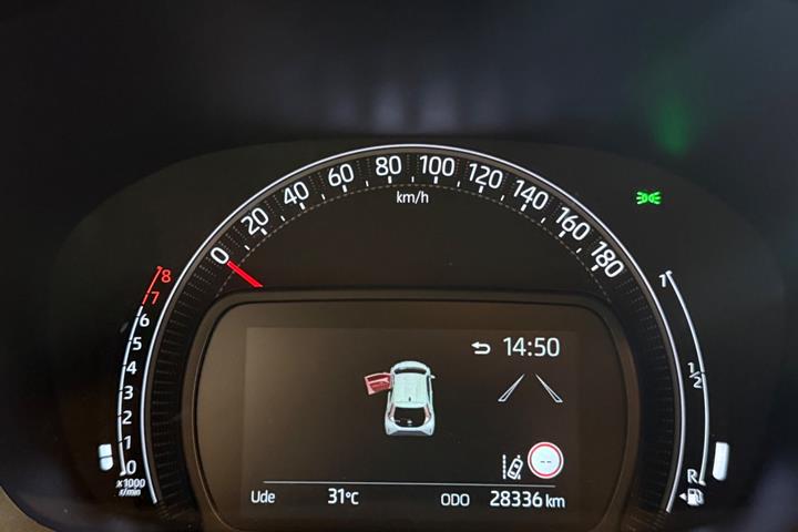 Sølv Toyota Aygo X fra 2023