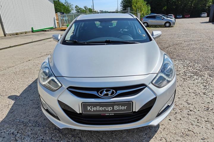 Gul Hyundai i40 fra 2012