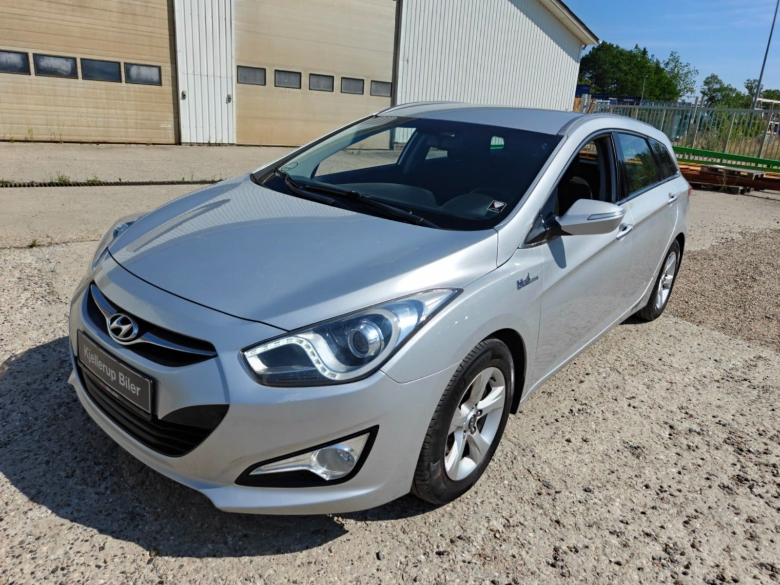 Gul Hyundai i40 fra 2012