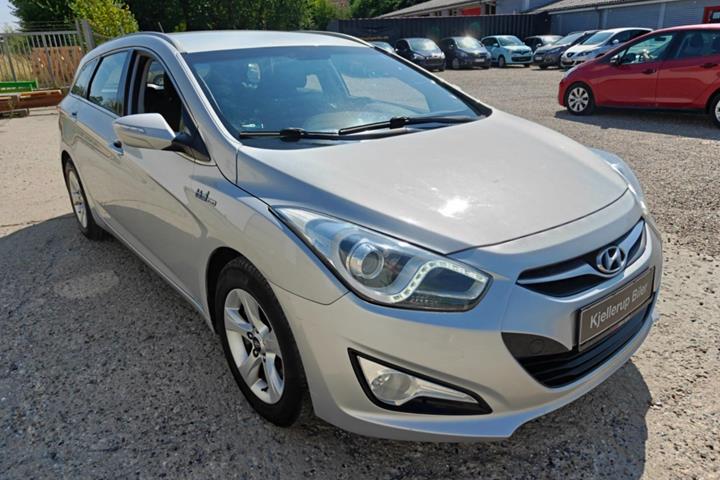 Gul Hyundai i40 fra 2012