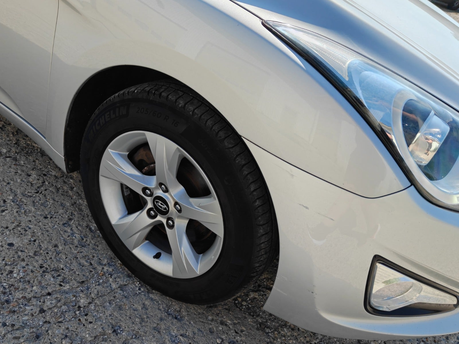 Gul Hyundai i40 fra 2012