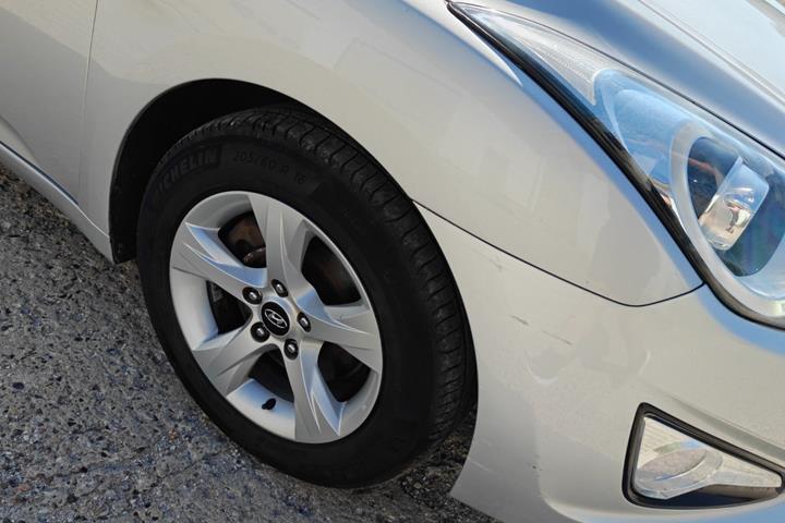 Gul Hyundai i40 fra 2012