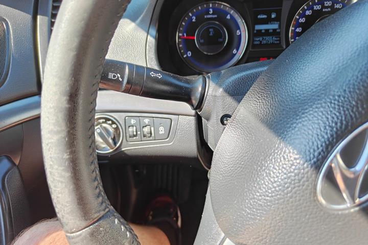 Gul Hyundai i40 fra 2012