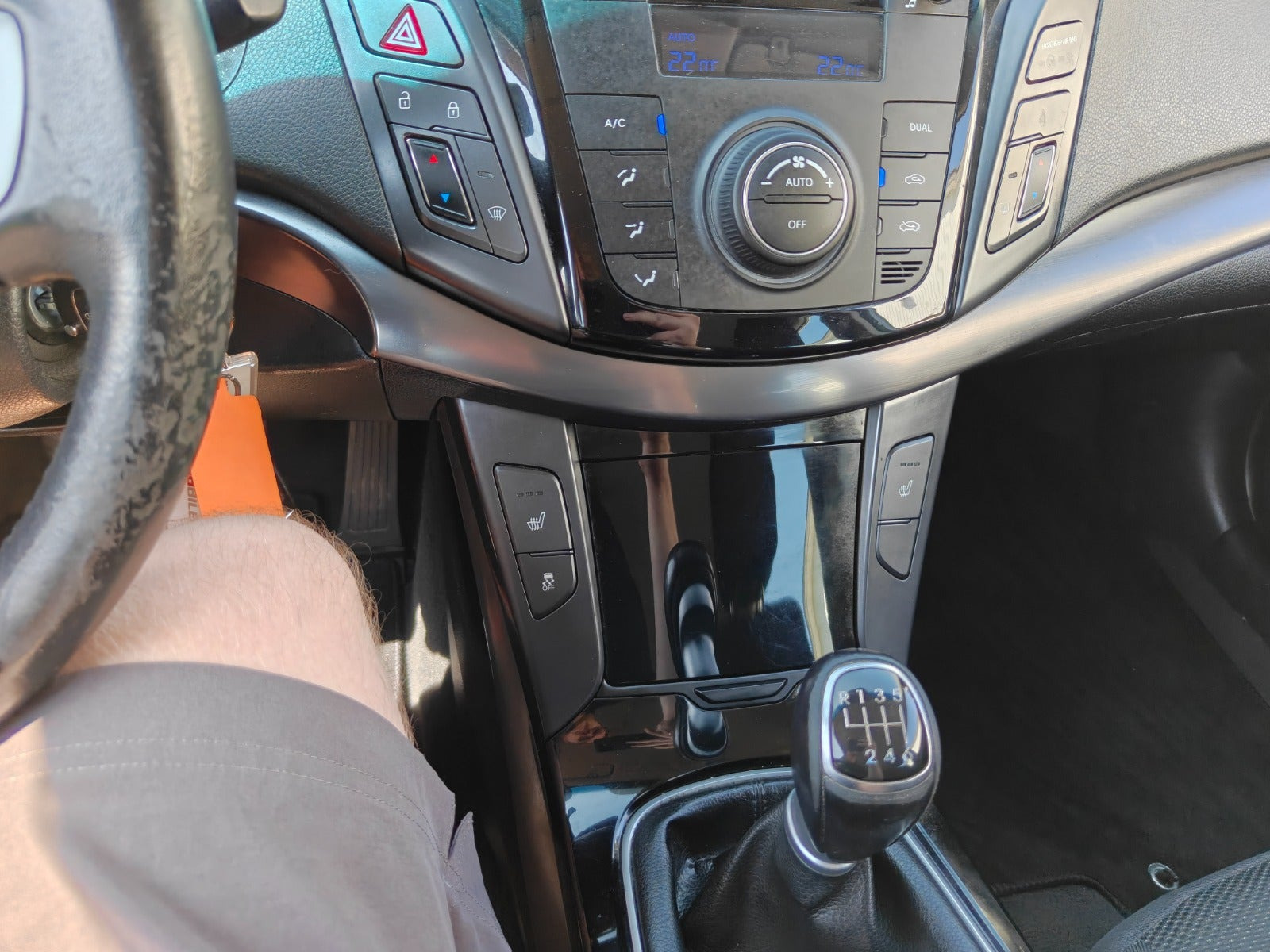 Gul Hyundai i40 fra 2012