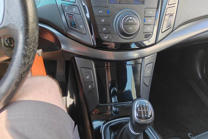 Gul Hyundai i40 fra 2012