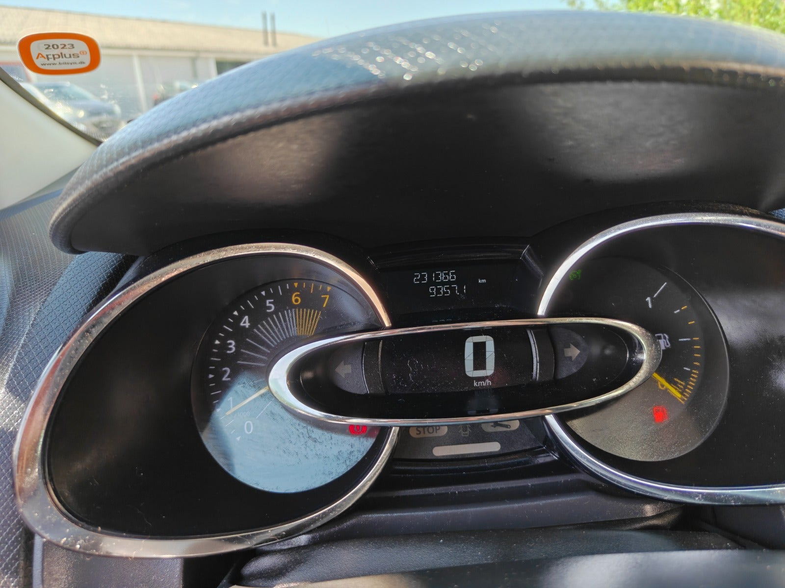 Gul Renault Clio IV fra 2015