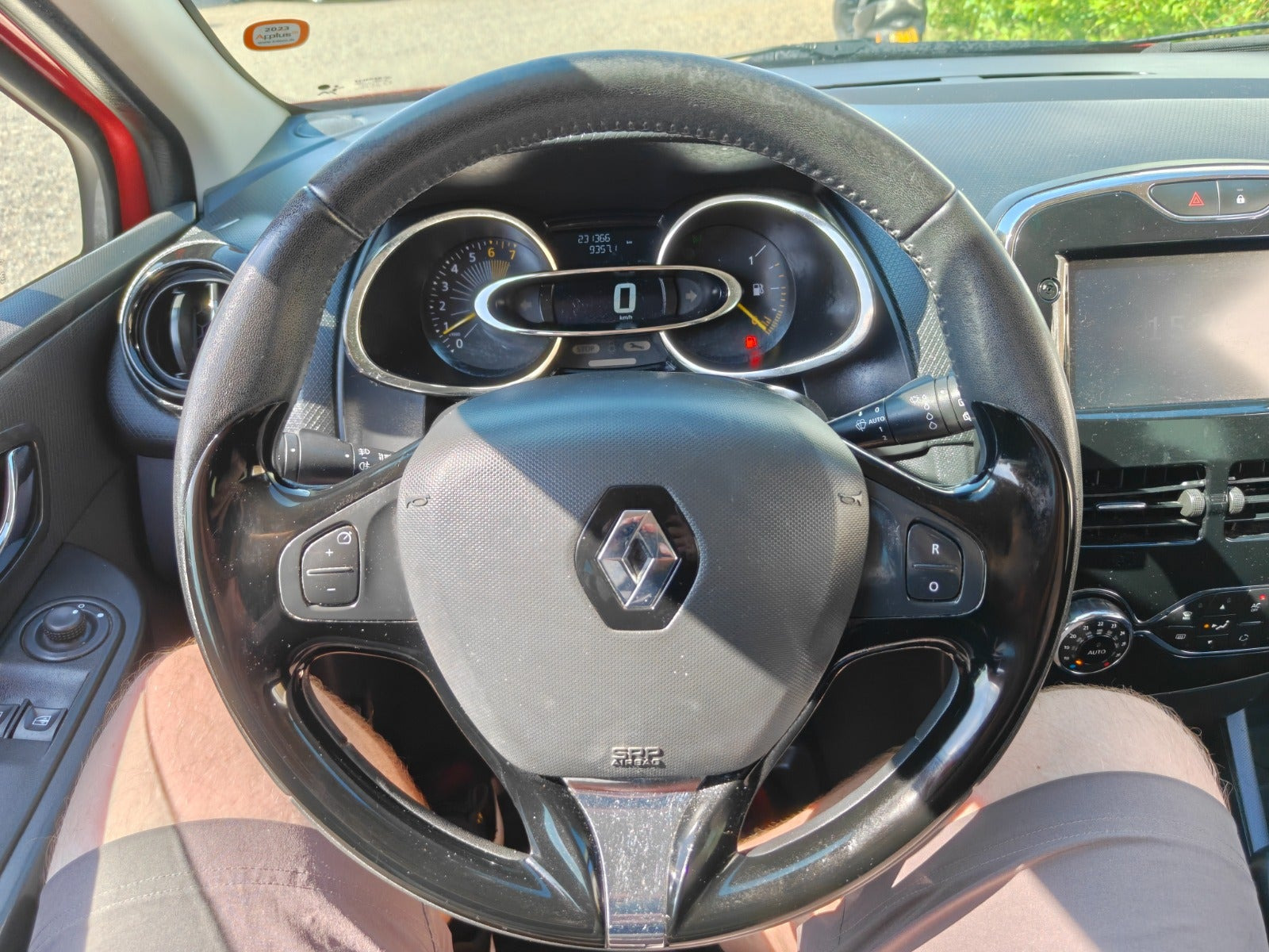 Gul Renault Clio IV fra 2015