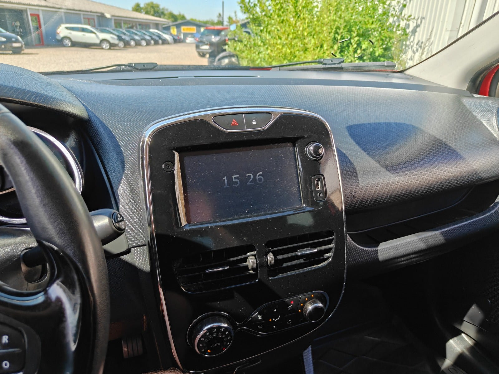 Gul Renault Clio IV fra 2015