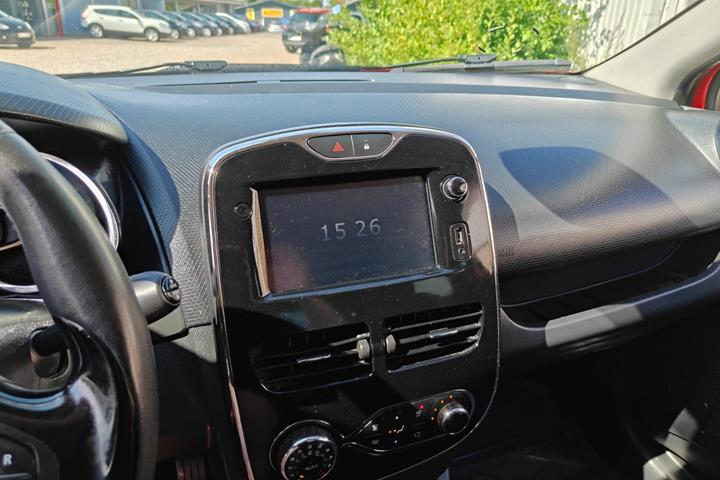 Gul Renault Clio IV fra 2015