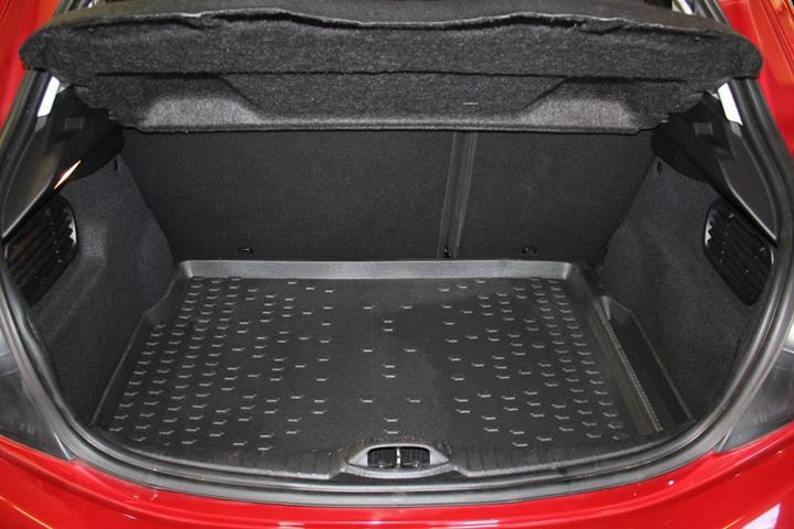 Rød Peugeot 208 fra 2017