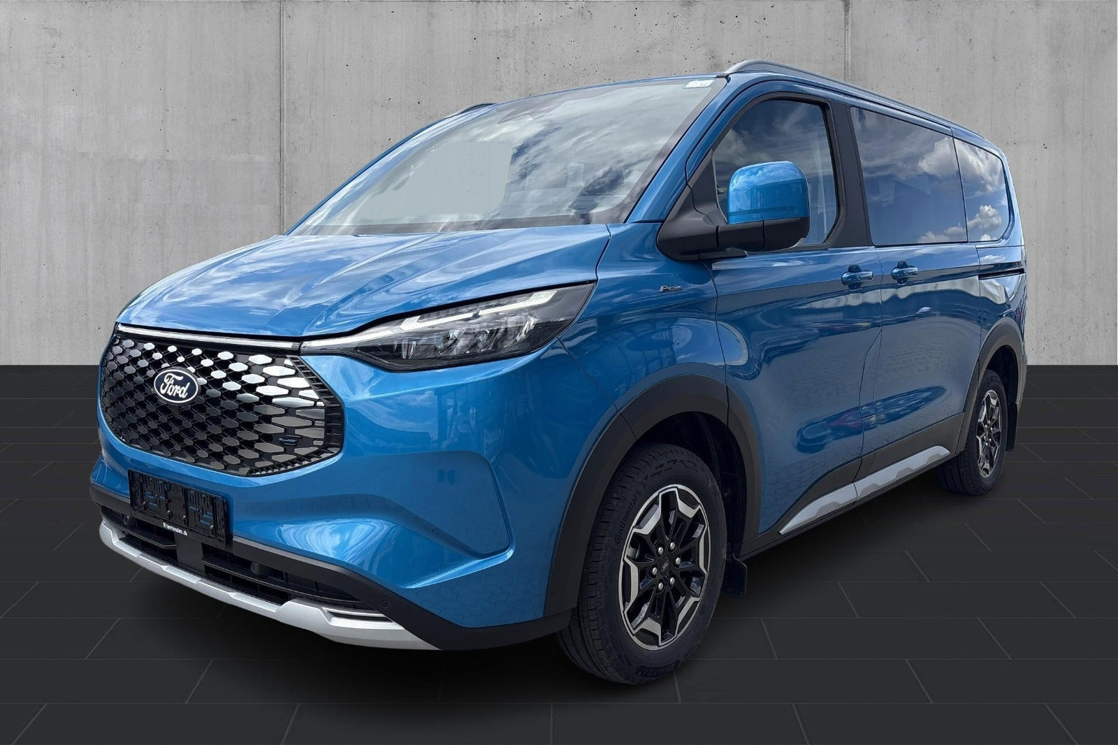 Blå Ford E-Tourneo Custom 340 L1 fra 2025