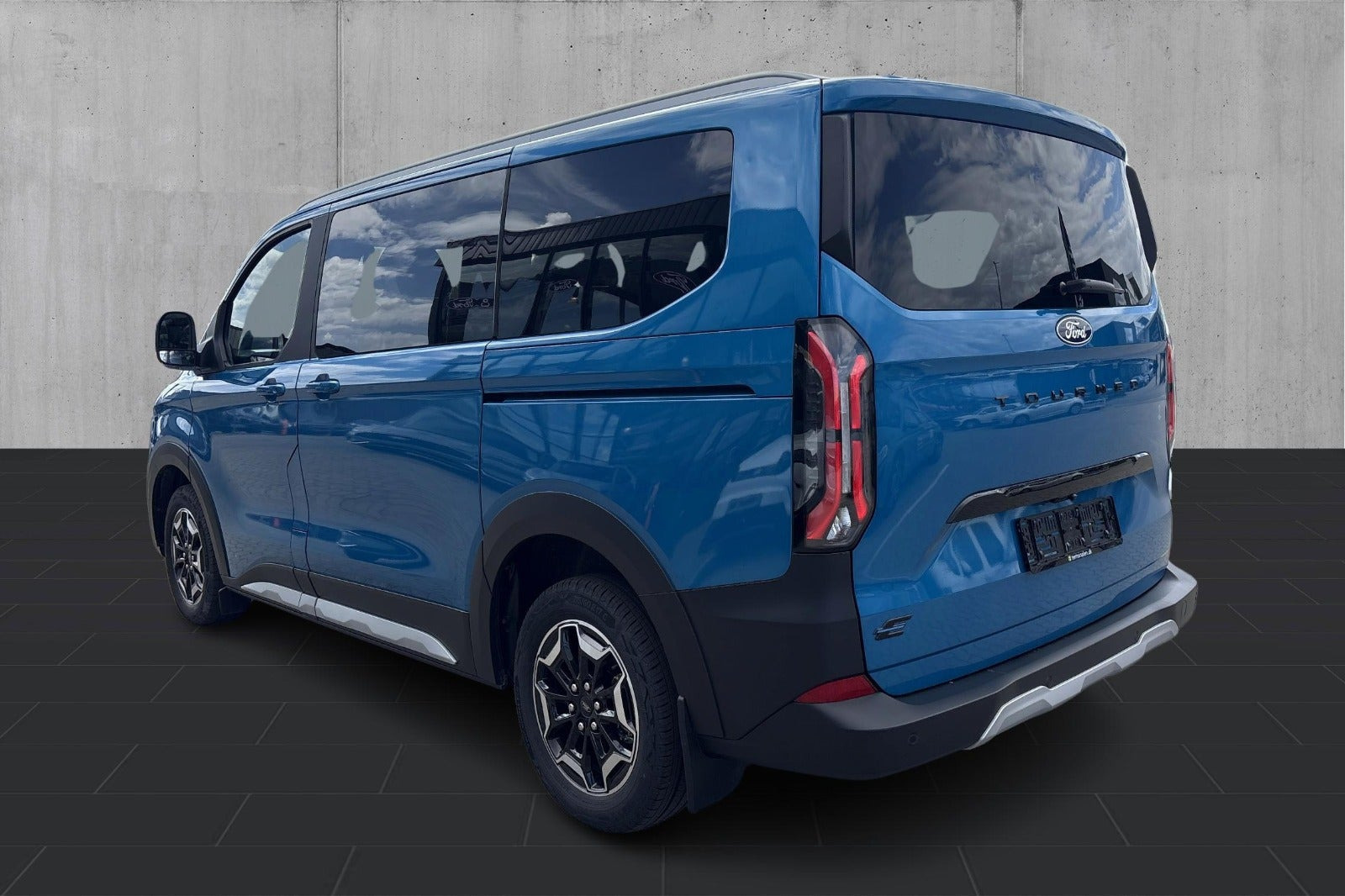 Blå Ford E-Tourneo Custom 340 L1 fra 2025