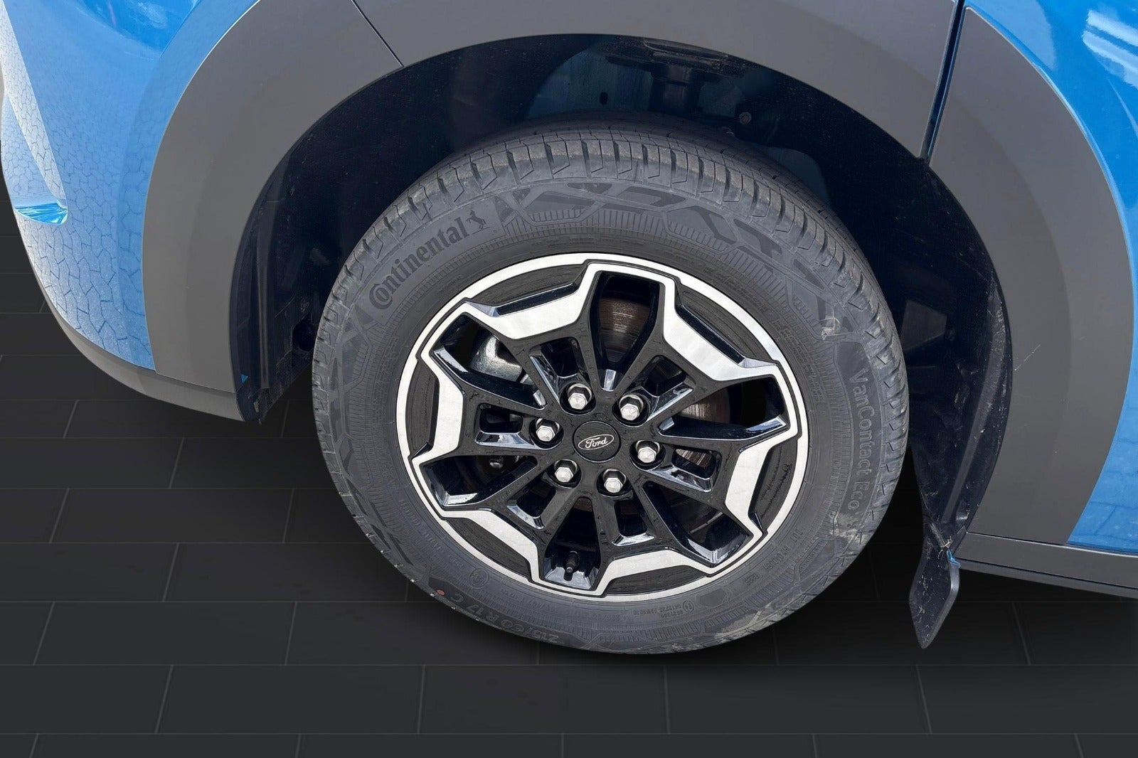 Blå Ford E-Tourneo Custom 340 L1 fra 2025