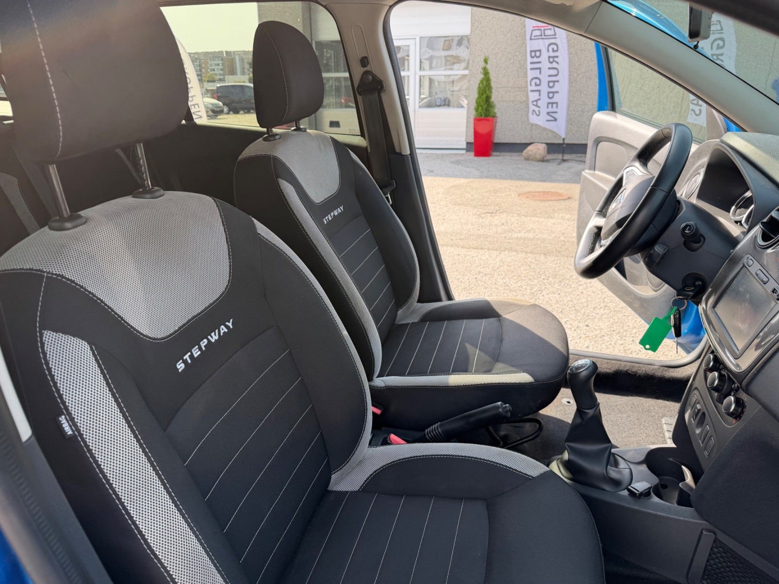 Blå Dacia Logan Stepway fra 2018