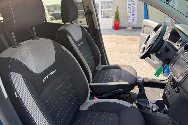 Blå Dacia Logan Stepway fra 2018