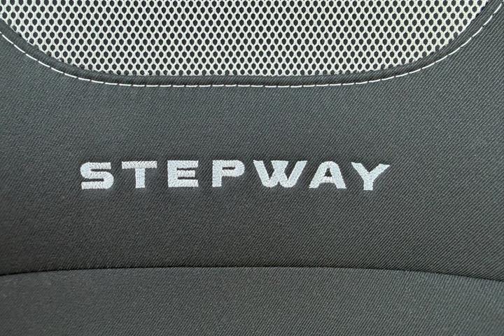 Blå Dacia Logan Stepway fra 2018