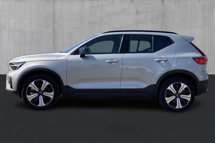 Sølv Volvo XC40 fra 2023