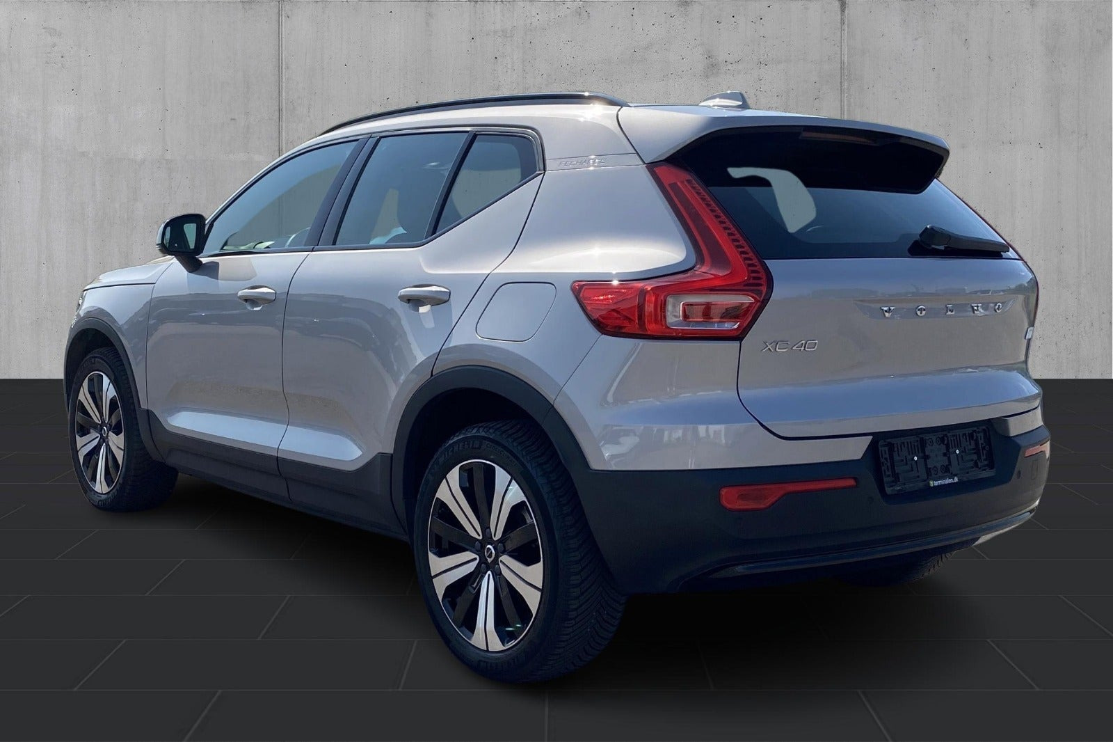 Sølv Volvo XC40 fra 2023