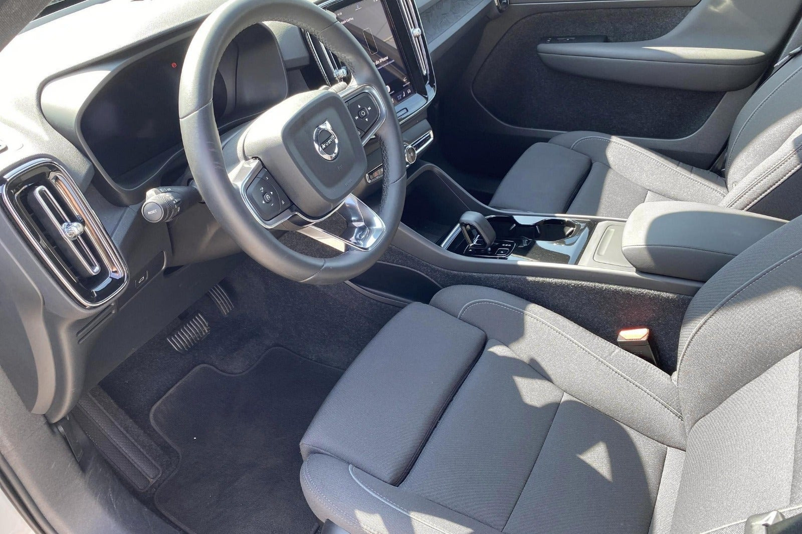 Sølv Volvo XC40 fra 2023